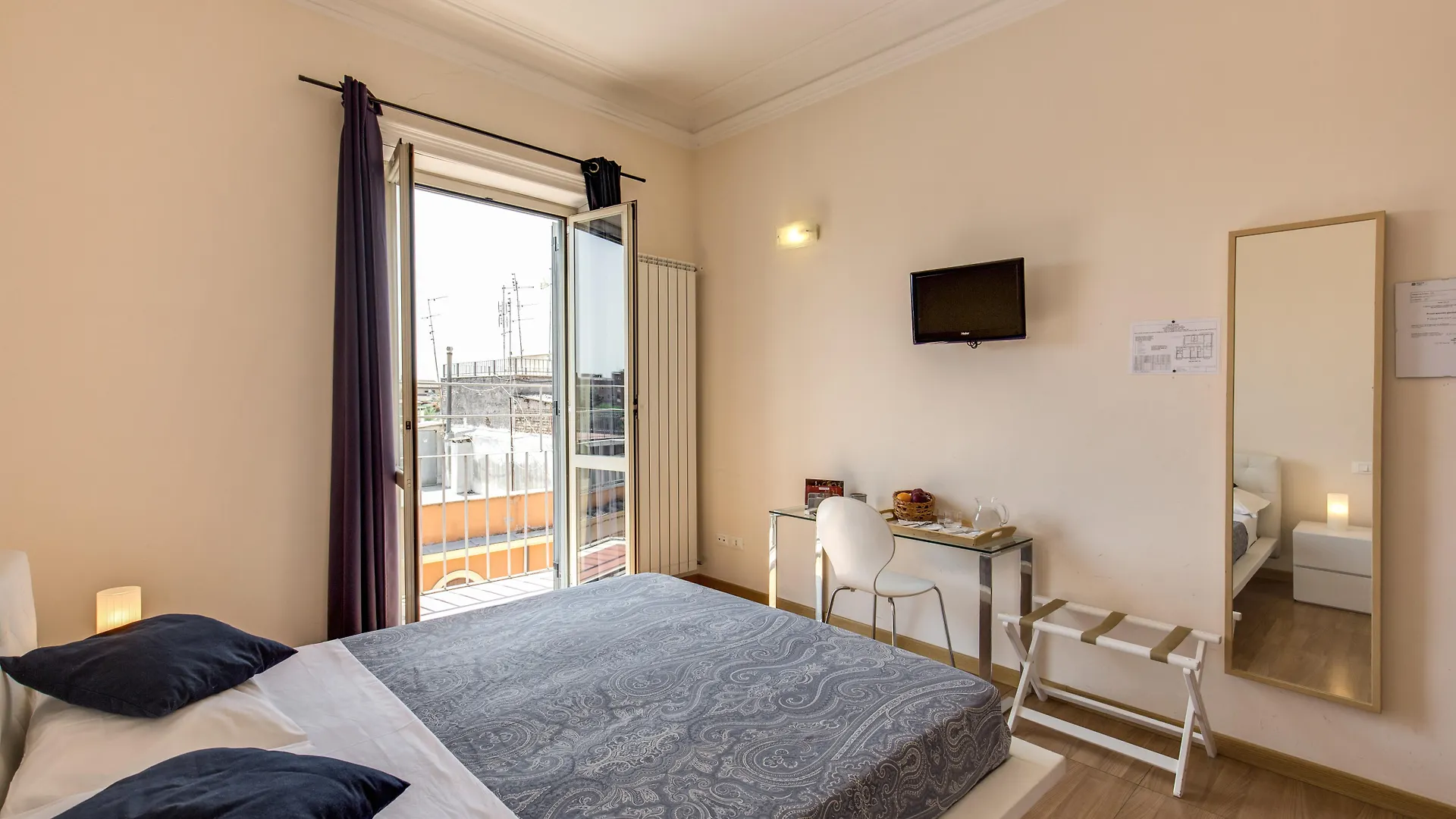Bon Ton Design Rooms By Dot Suites Πανσιόν