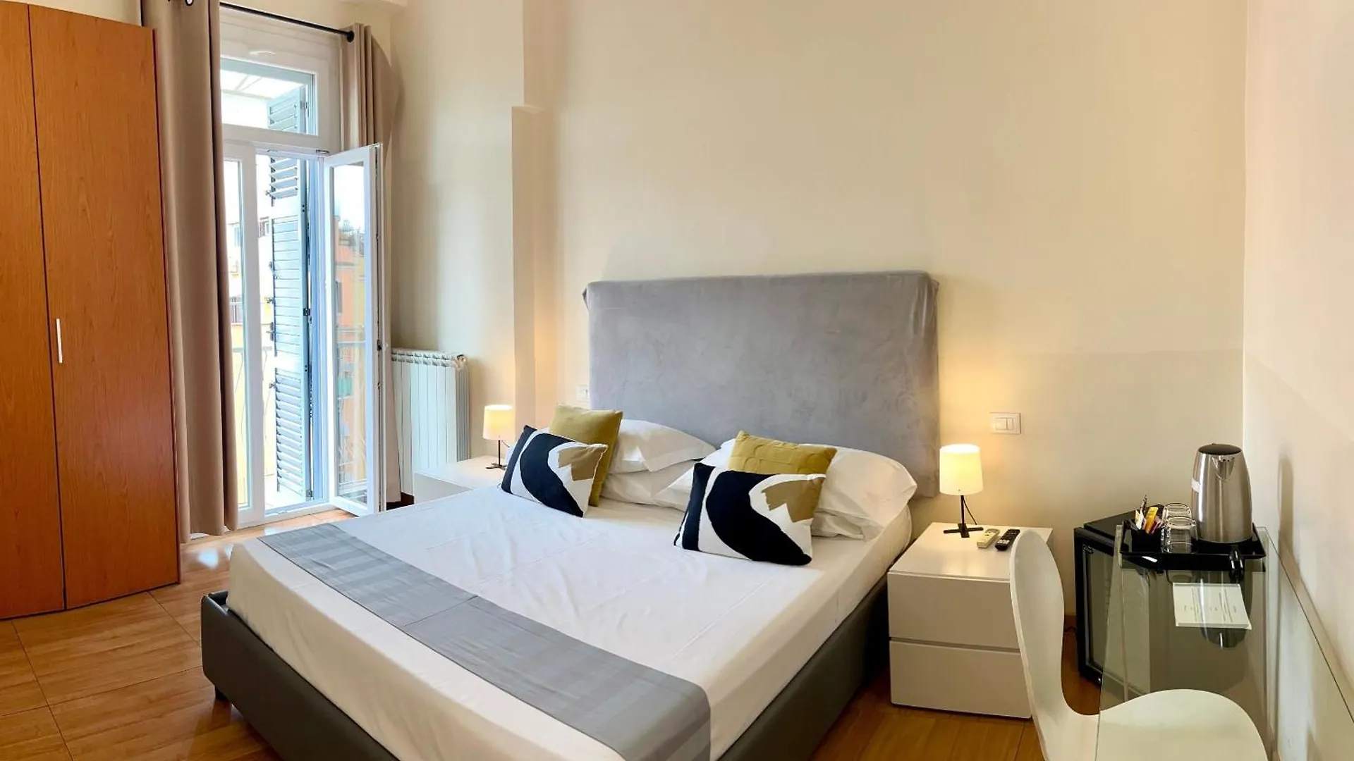 Bon Ton Design Rooms By Dot Suites Πανσιόν